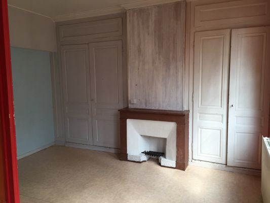 Espace cheminée avant rénovation